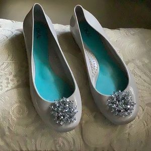 OKA b size 8 light taupe jelly-like flats